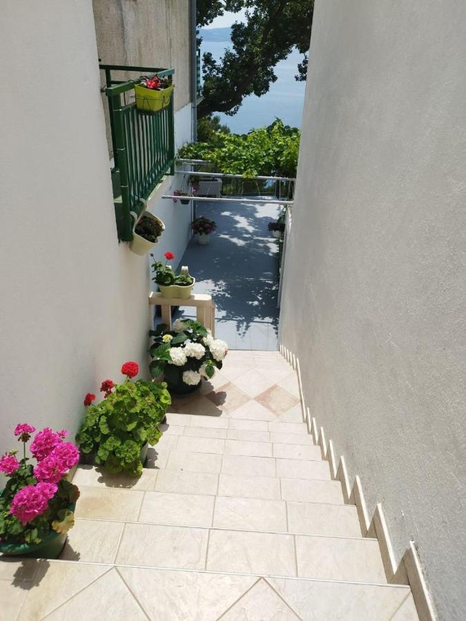 Apartments Mare - 150 M From Beach Брела Екстериор снимка