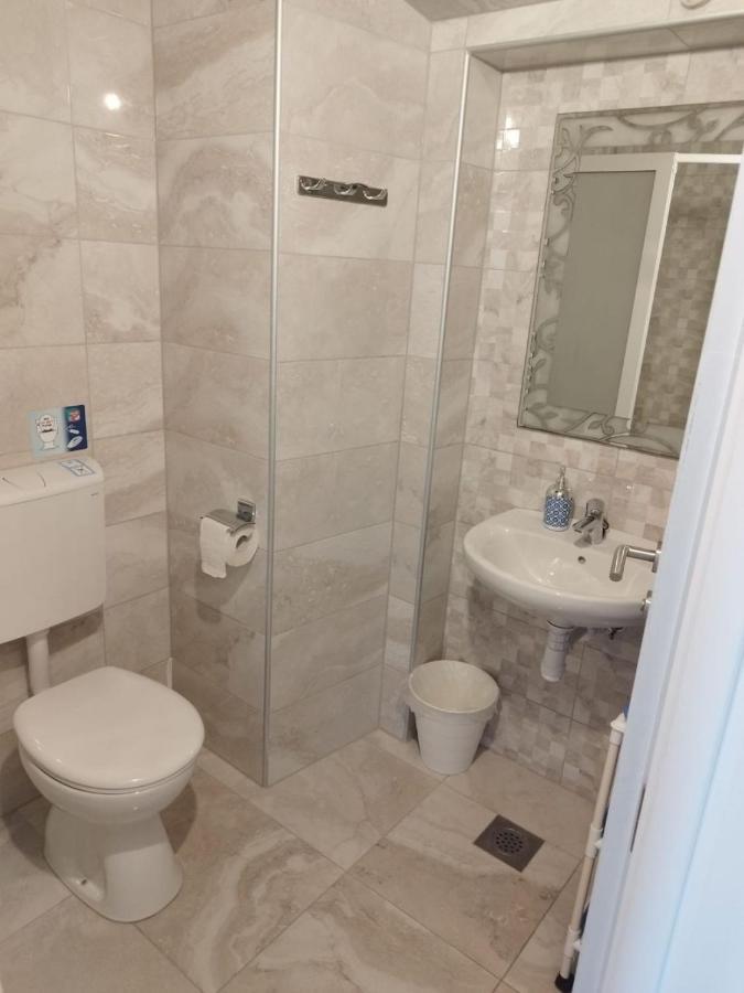 Apartments Mare - 150 M From Beach Брела Екстериор снимка