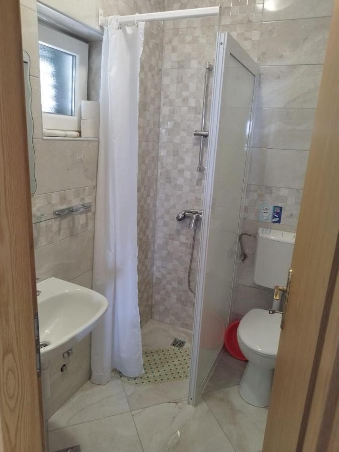 Apartments Mare - 150 M From Beach Брела Екстериор снимка