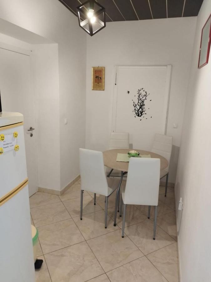 Apartments Mare - 150 M From Beach Брела Екстериор снимка