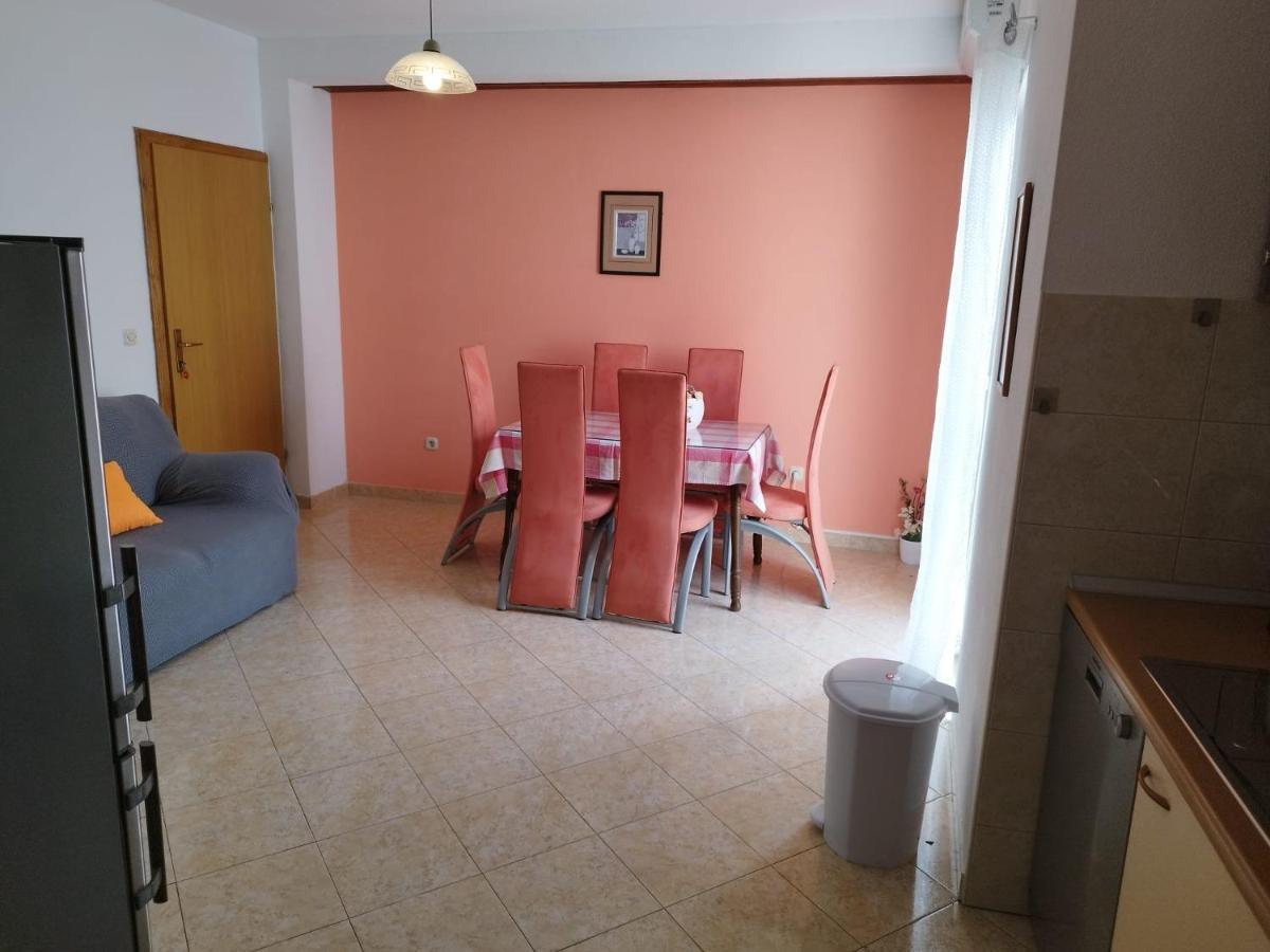 Apartments Mare - 150 M From Beach Брела Екстериор снимка