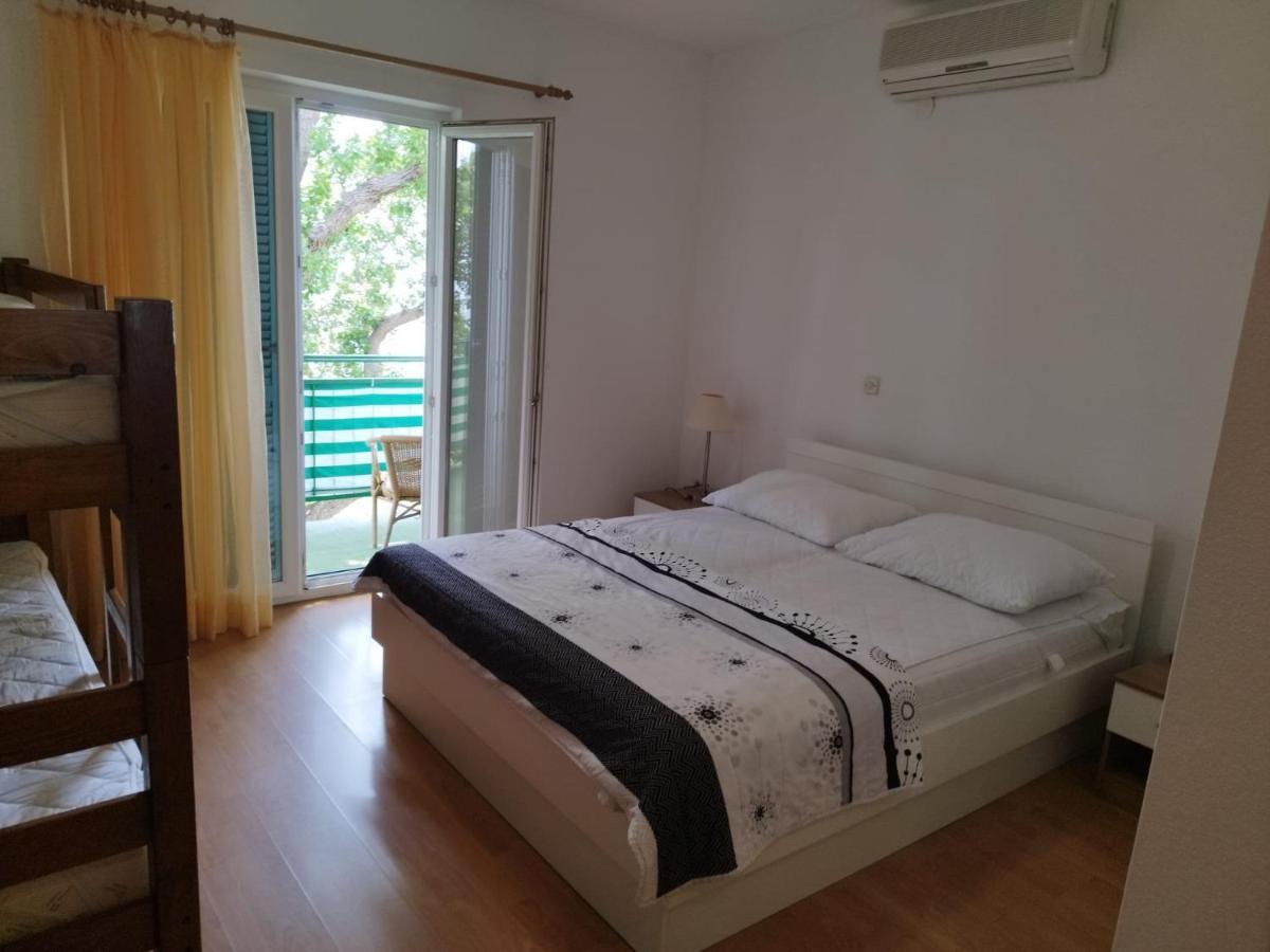 Apartments Mare - 150 M From Beach Брела Екстериор снимка