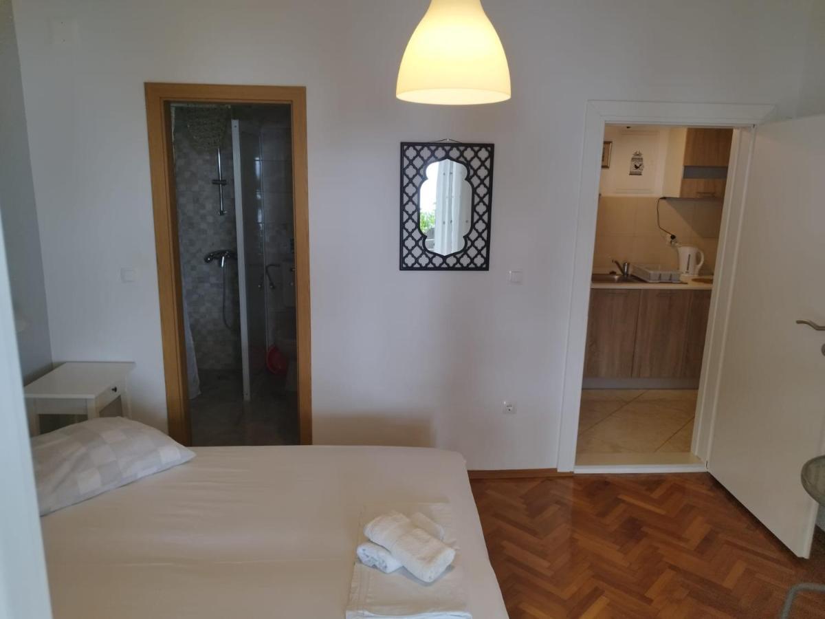 Apartments Mare - 150 M From Beach Брела Екстериор снимка