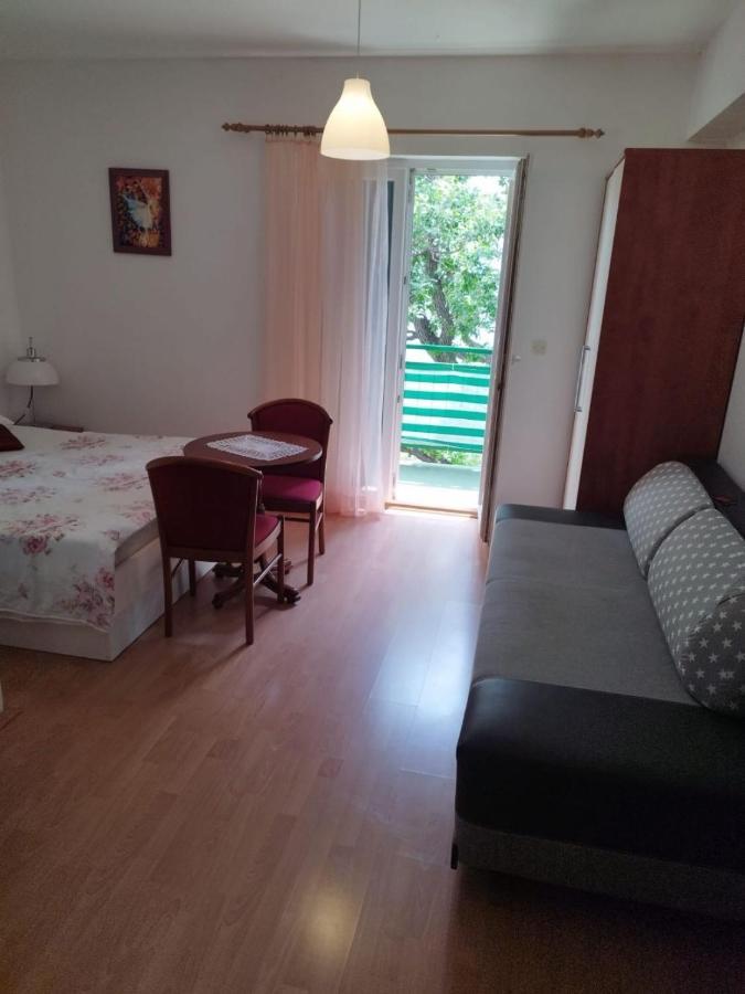 Apartments Mare - 150 M From Beach Брела Екстериор снимка