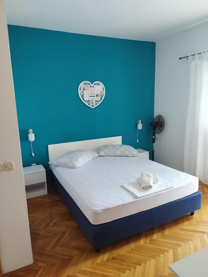 Apartments Mare - 150 M From Beach Брела Екстериор снимка
