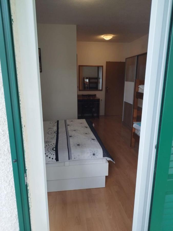 Apartments Mare - 150 M From Beach Брела Екстериор снимка