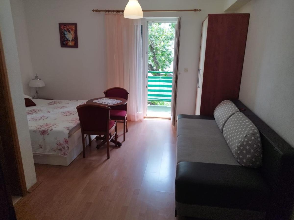 Apartments Mare - 150 M From Beach Брела Екстериор снимка