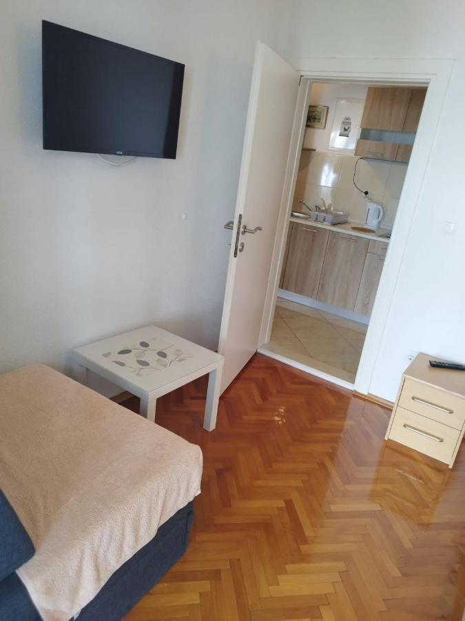 Apartments Mare - 150 M From Beach Брела Екстериор снимка