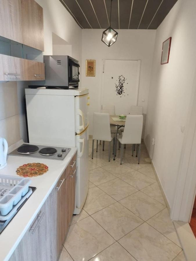 Apartments Mare - 150 M From Beach Брела Екстериор снимка