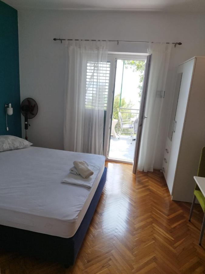 Apartments Mare - 150 M From Beach Брела Екстериор снимка