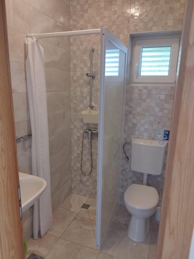 Apartments Mare - 150 M From Beach Брела Екстериор снимка