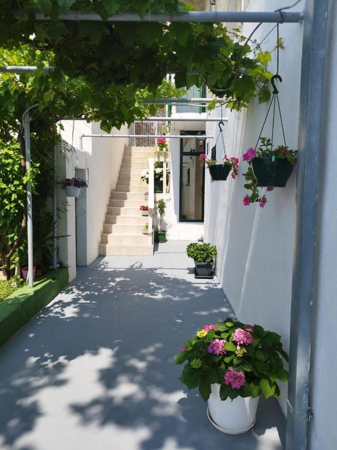 Apartments Mare - 150 M From Beach Брела Екстериор снимка