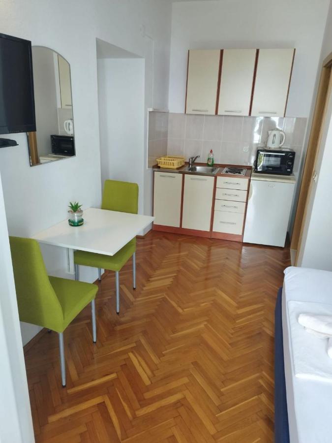 Apartments Mare - 150 M From Beach Брела Екстериор снимка